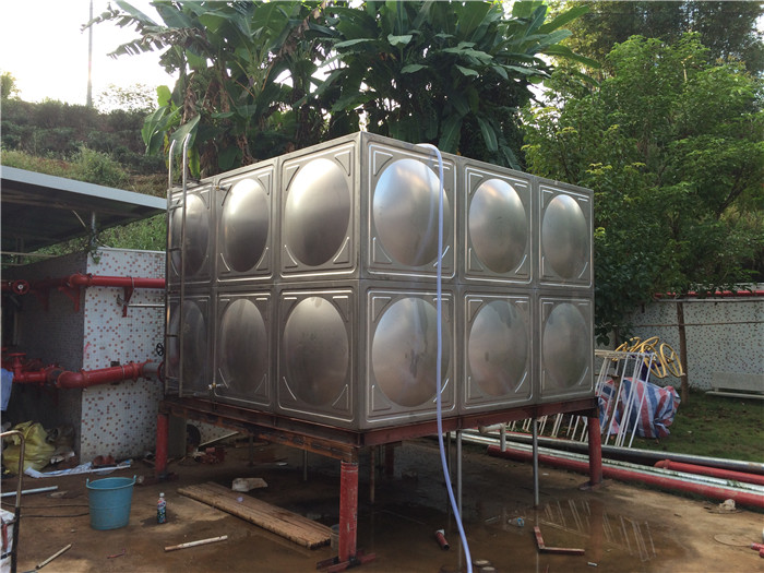 我們?nèi)绾握_的選擇不銹鋼水箱